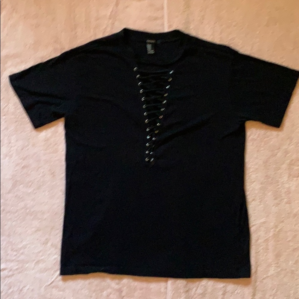 Black V’ neck t-shirt